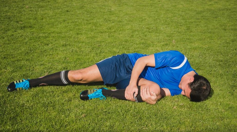 Tottenham Player Collapses On Pitch